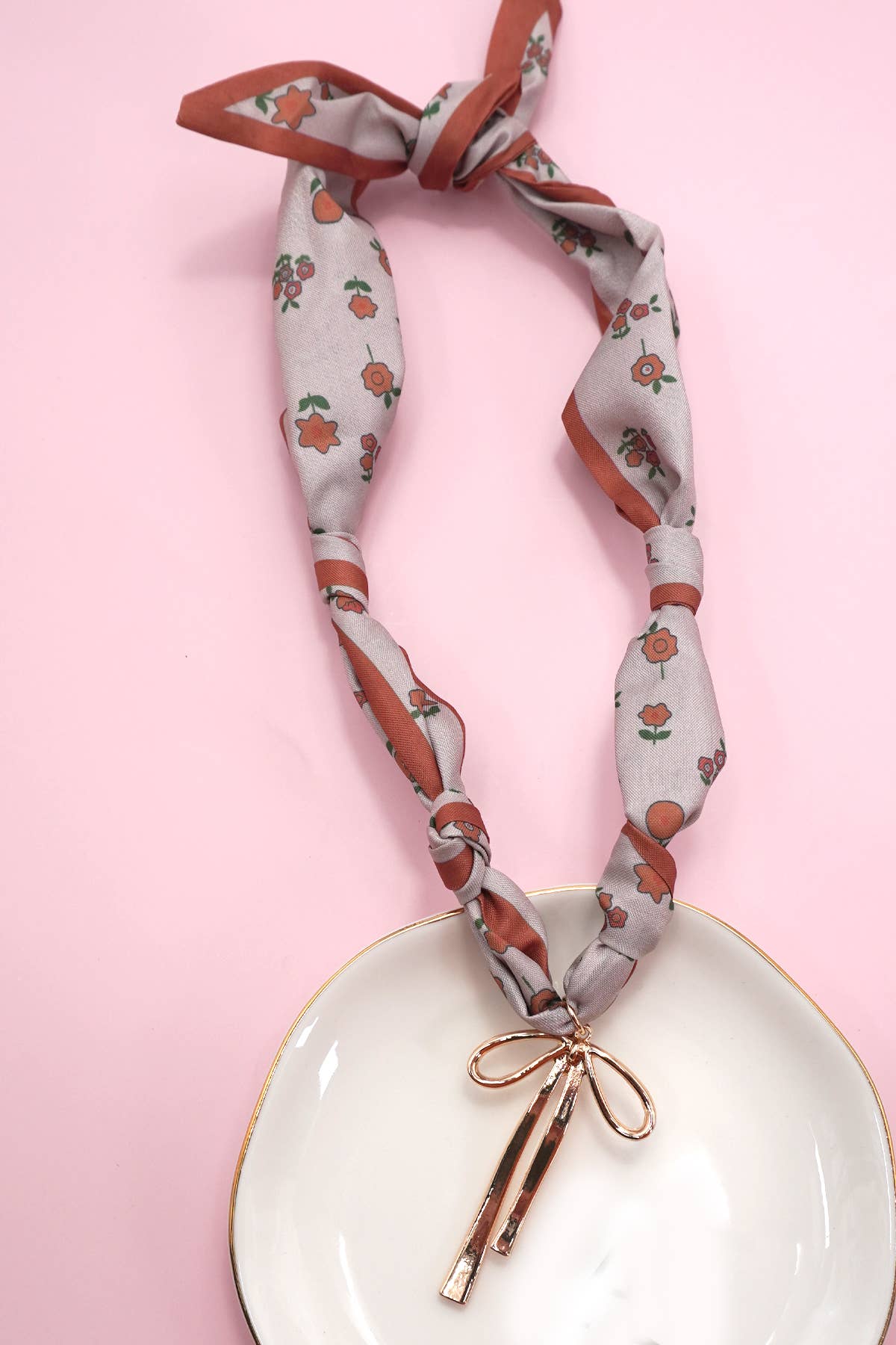 HANDMADE SCARF BOW CHARM NECKLACE | 80N91790: L