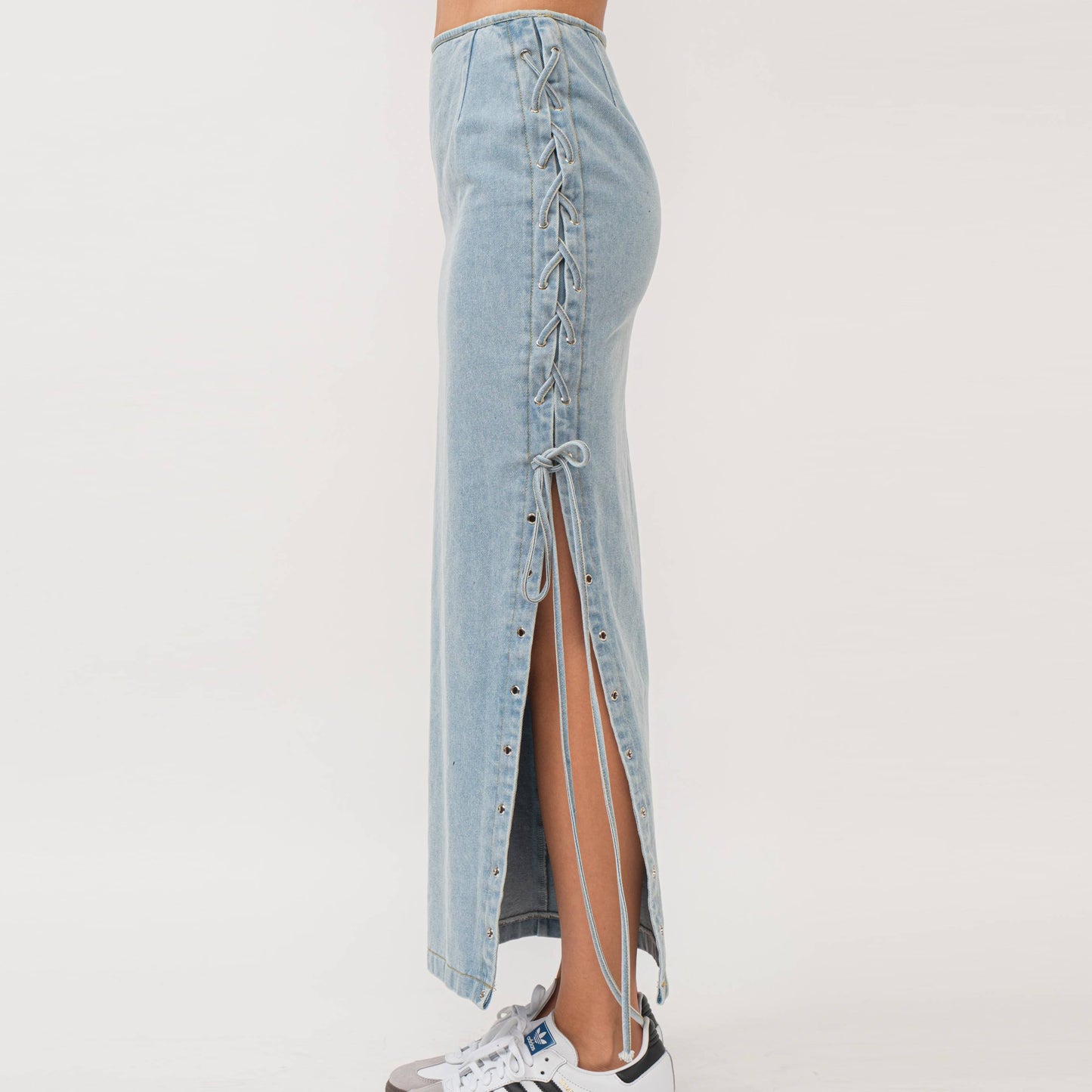 LIGHT DENIM SIDE LACE UP MAXI SKIRT-HES0010: LIGHT DENIM / L