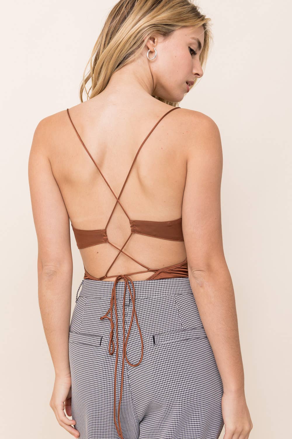 HT0022 - Criss-Cross Backless Bodysuit: SADDLE BROWN / M