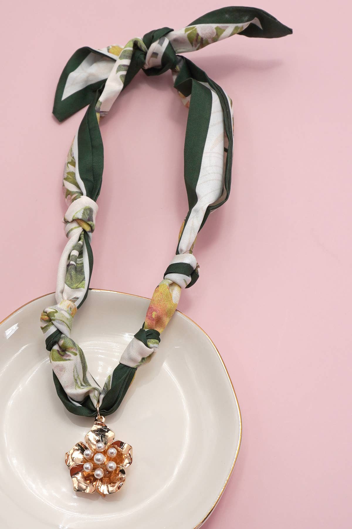 HANDMADE SCARF BOW CHARM NECKLACE | 80N91790: L