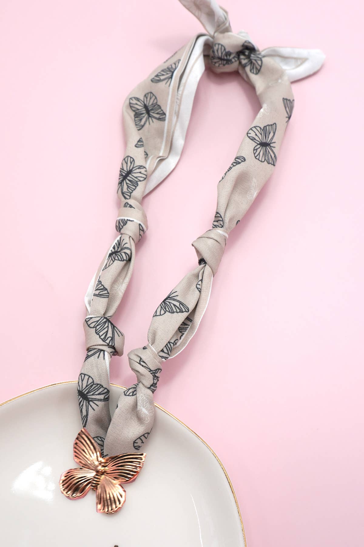 HANDMADE SCARF BOW CHARM NECKLACE | 80N91790: L