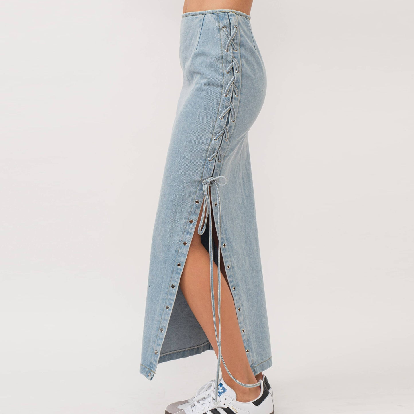 LIGHT DENIM SIDE LACE UP MAXI SKIRT-HES0010: LIGHT DENIM / L