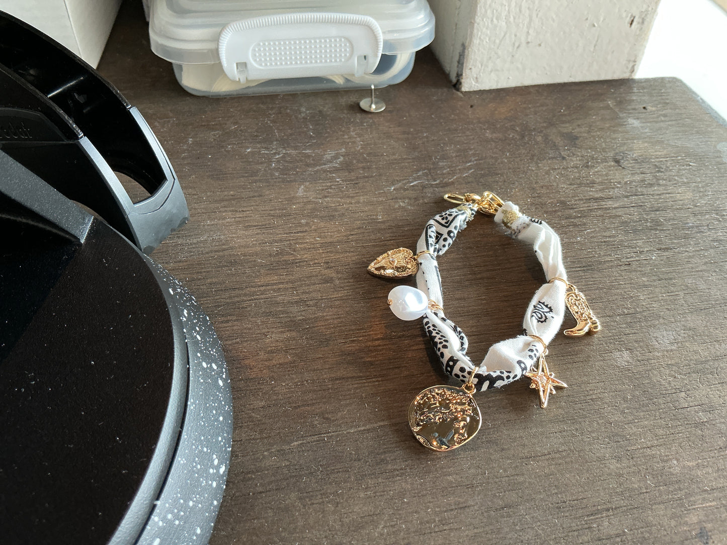 Bandana bracelet with boot