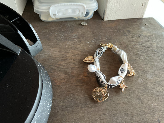 Bandana bracelet with boot