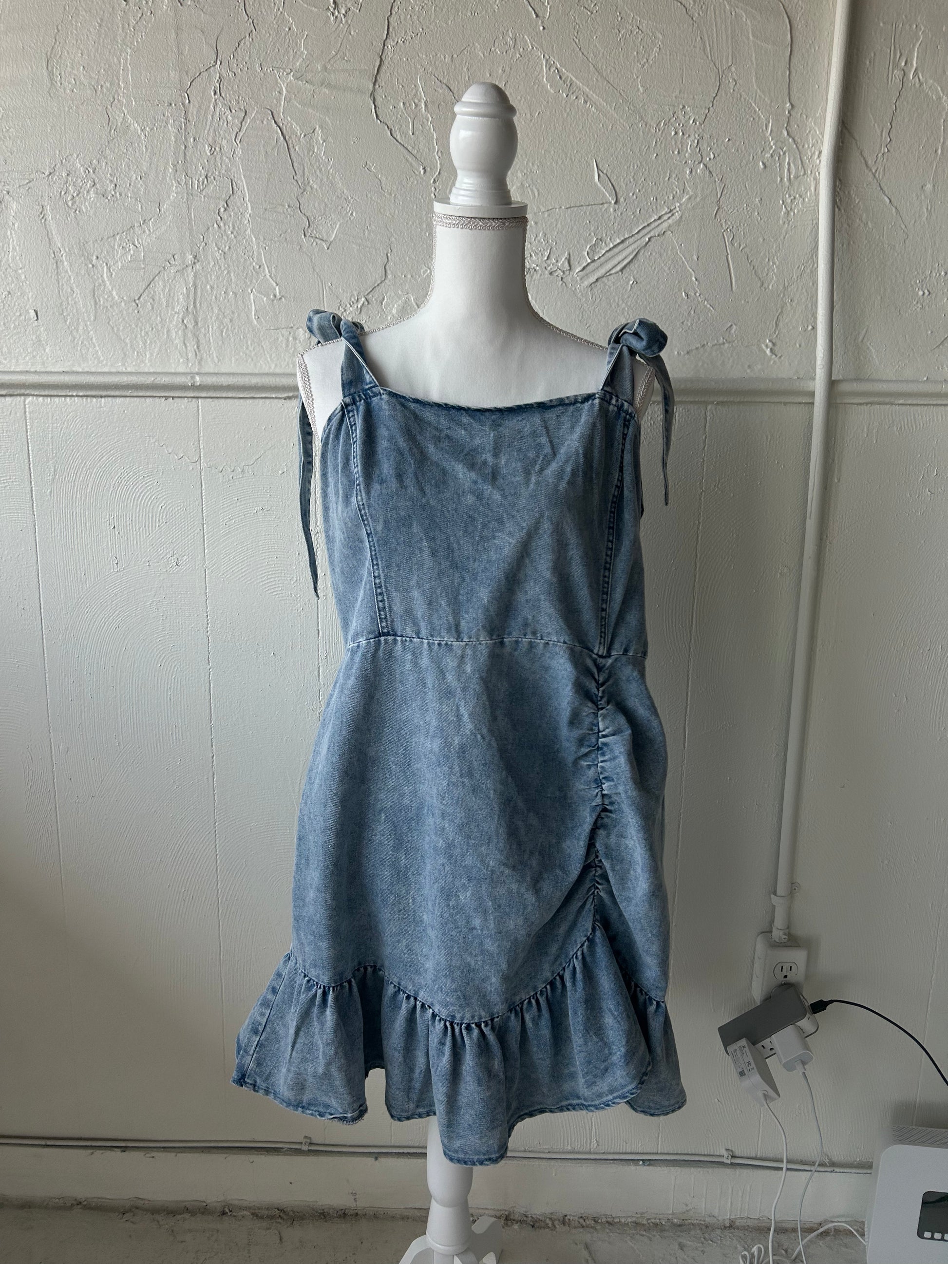 Curvy denim dress – 936 BAY STREET BOUTIQUE