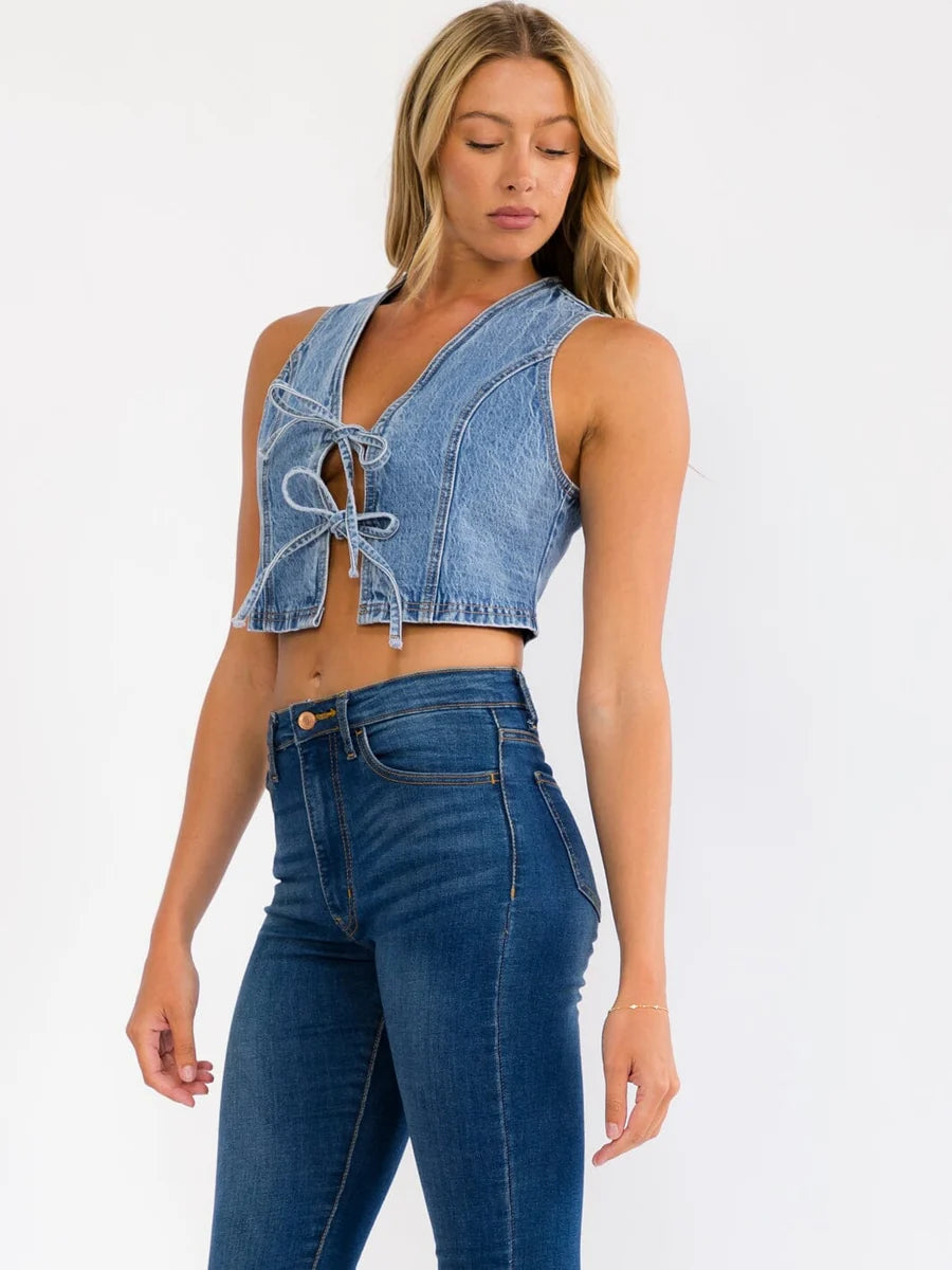 SLEEVELESS FRONT TIE DENIM CROP TOP